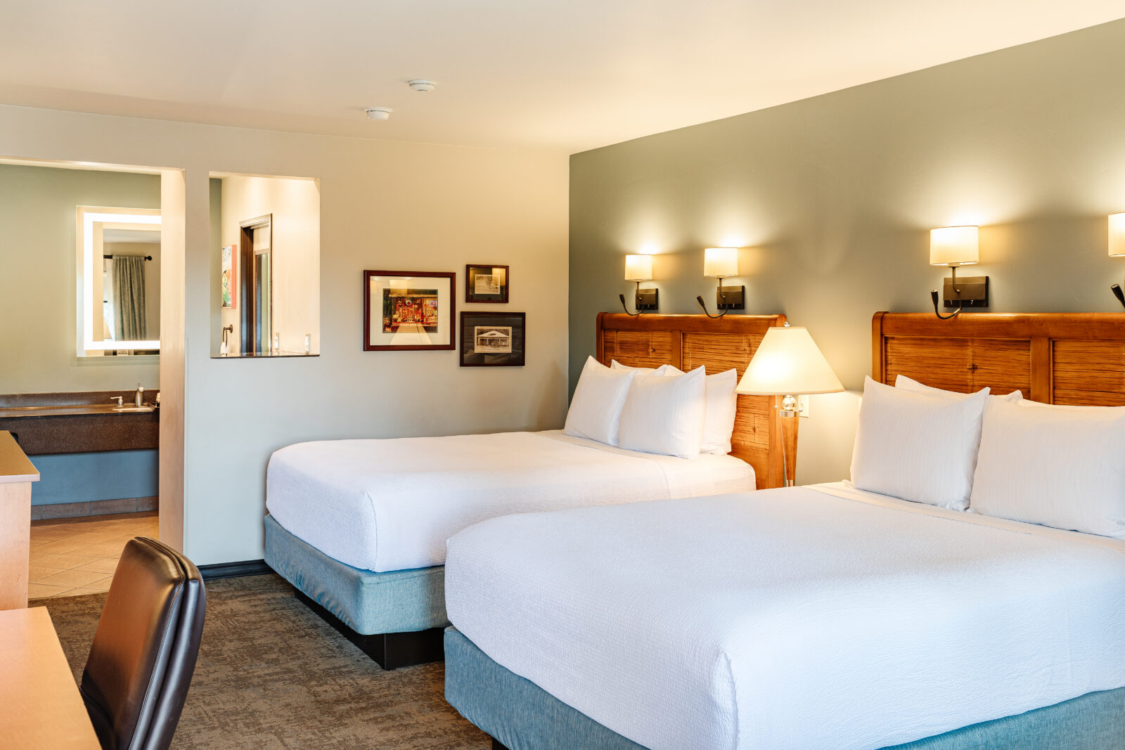 DOUBLE QUEEN ROOM